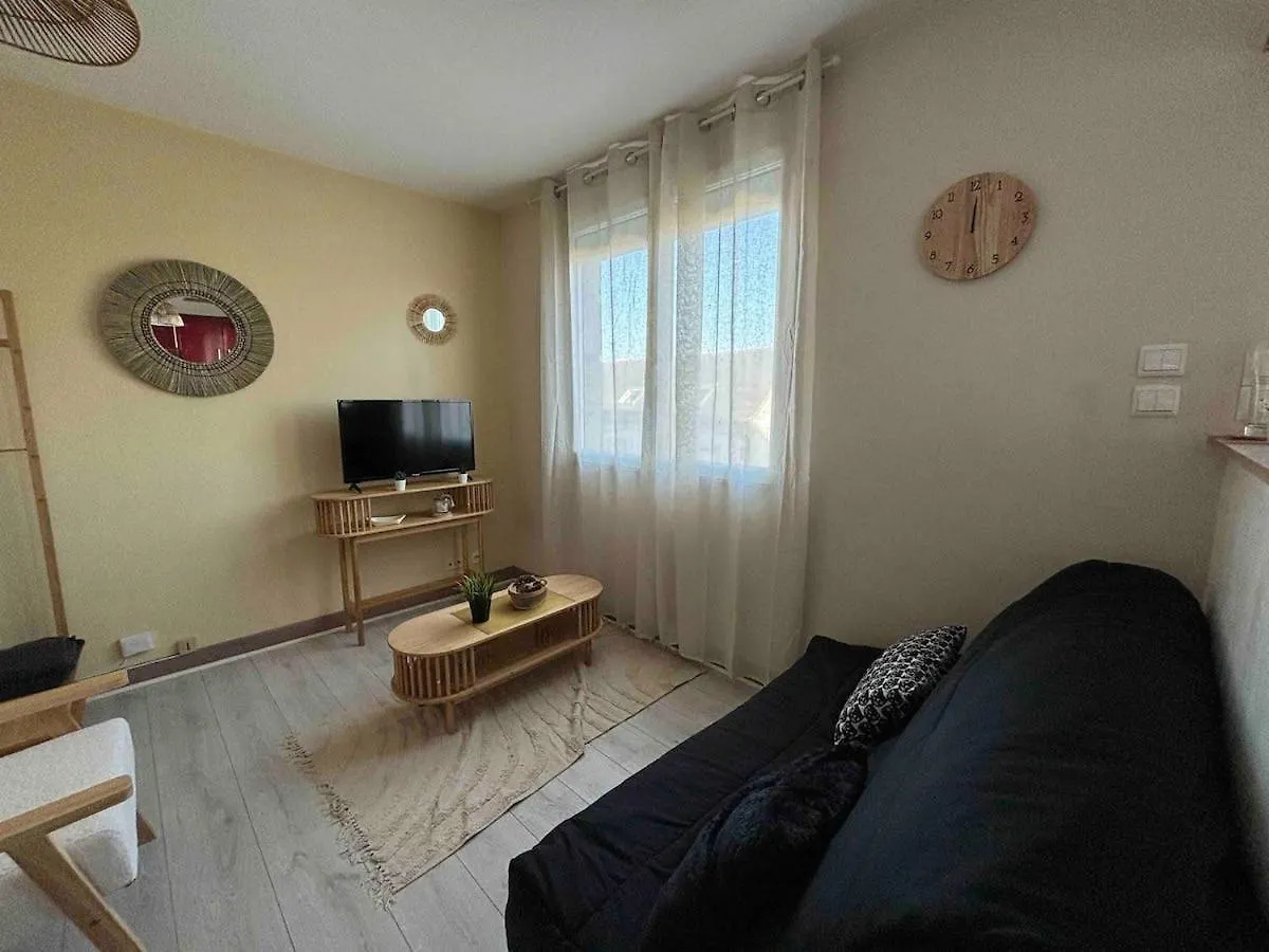 -Le 99 Studio- Centre Residence Parking Wifi Concarneau 0*,  Francia